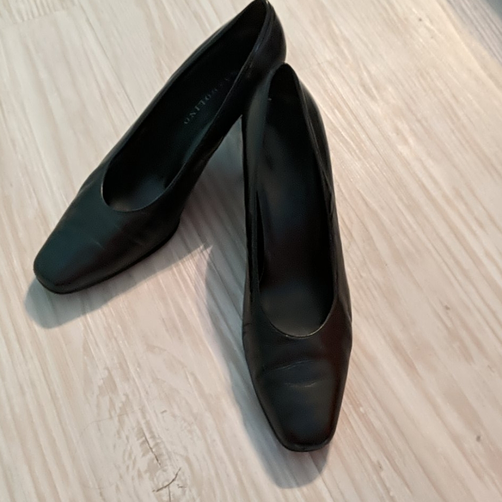 Classic Bandalino Leather Heels